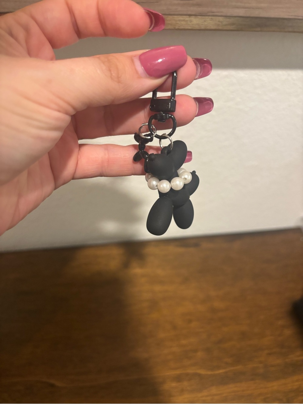 Black Balloon Dog Keychain with Faux Pearl Collar NWOT - Picture 3 of 4